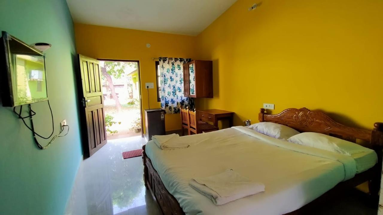 Shrushthee Guest House Vagator Exterior photo