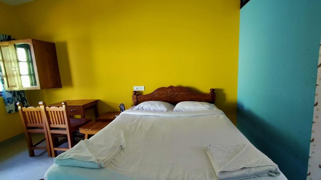 Shrushthee Guest House Vagator Exterior photo